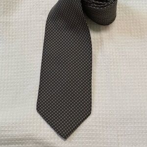 Giorgio Armani Men's Classic Black and White made in Italy Tie